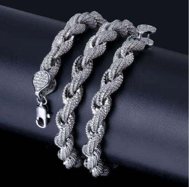 Unleash Sparkle: Stunning Diamond-Studded Silver Chain - Estalios