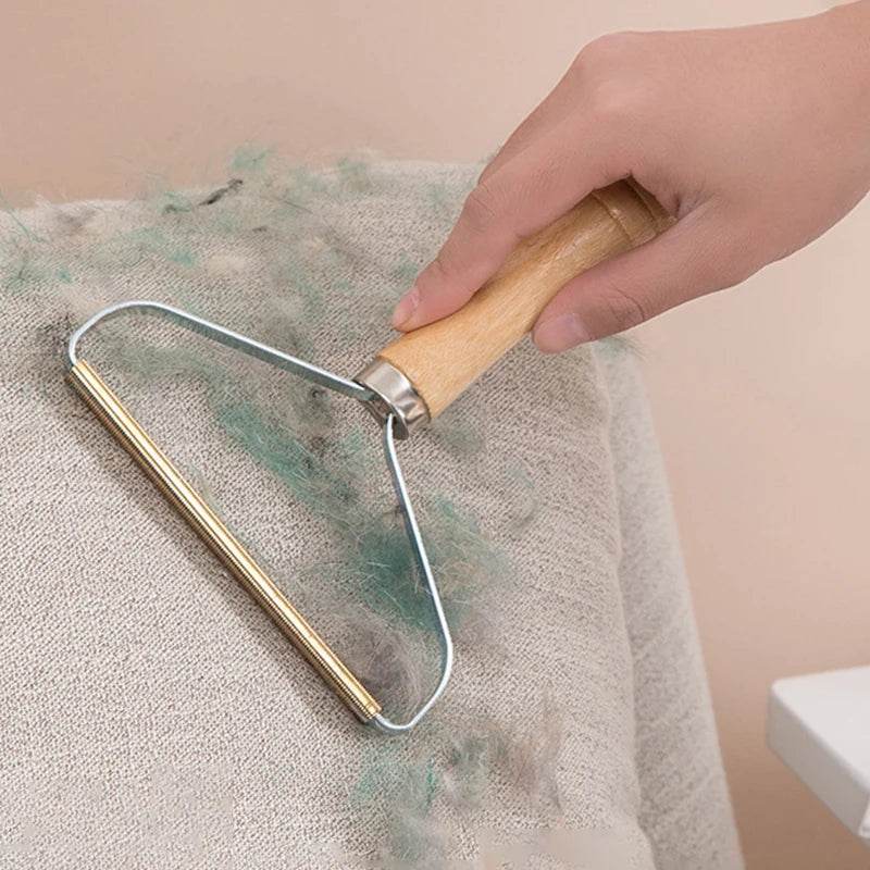 Portable Lint Remover Brush for Sweater and Coat Cleaning - Estalios