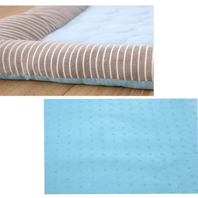 Chill Out in Style with Striped Cooling Dog Bed - Estalios