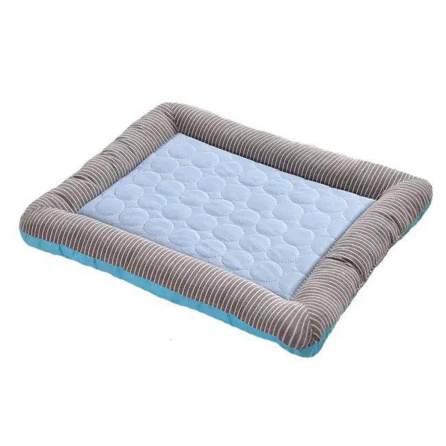 Chill Out in Style with Striped Cooling Dog Bed - Estalios
