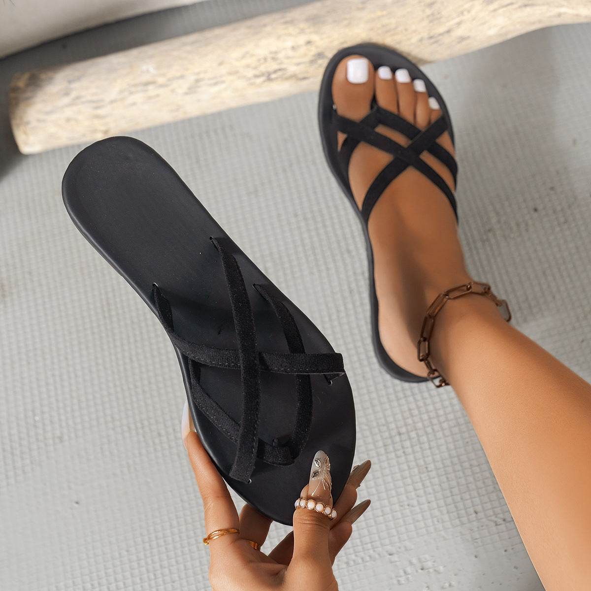 Women's Fashion Flat Thin Cross Straps Beach Slippers - Estalios
