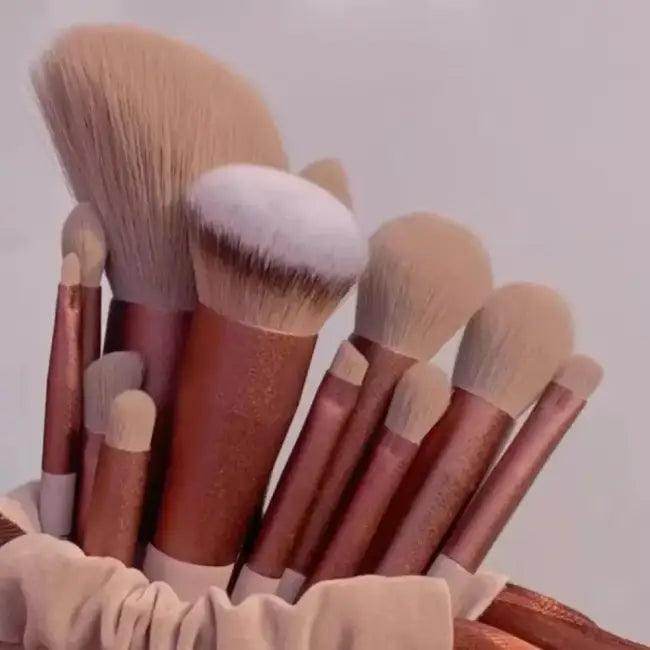 Trendy Makeup Brush Set with Gray Pouch for Flawless Looks - Estalios