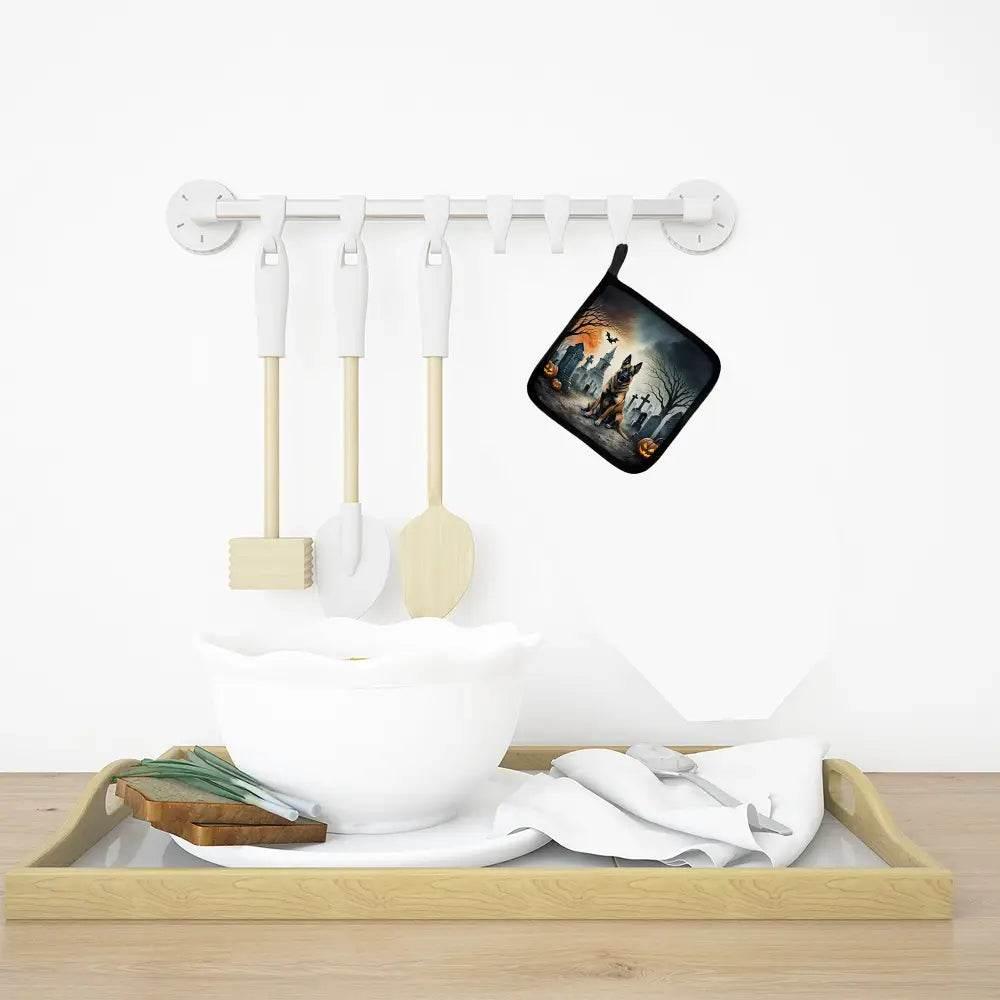 Hauntingly Cool Halloween Pot Holder for a Spooky Kitchen - Estalios