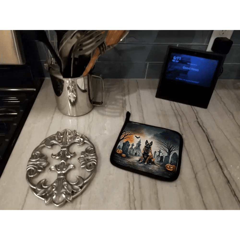 Hauntingly Cool Halloween Pot Holder for a Spooky Kitchen - Estalios