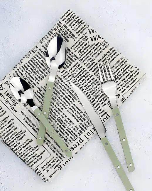 Elegant Ivory Silverware with Cool Light Green Accents for Stylish Dining - Estalios