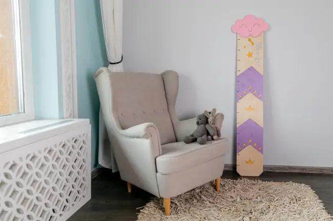 Princess Playroom Magic: Cozy Chair with Growth Charts - Estalios