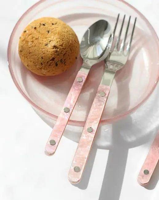 Chic Pink Perfection Cutlery and Plate Set for Elegance - Estalios