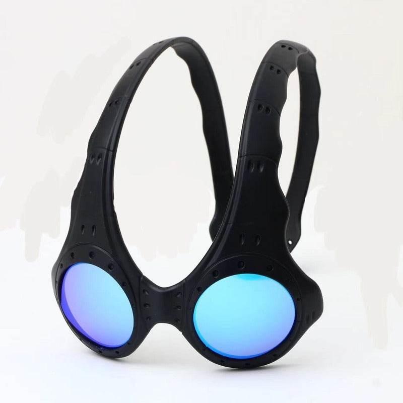 Steampunk Vision: Goggles of Tomorrow! Gear up for adventure with these awesome Silver Steampunk Goggles, blending Victorian style with futuristic flair. Stand - Estalios