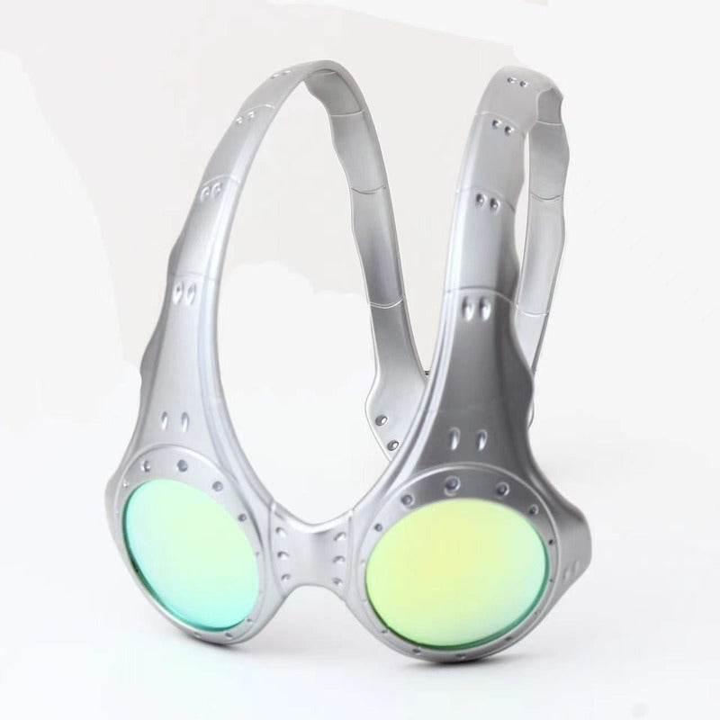 Steampunk Vision: Goggles of Tomorrow! Gear up for adventure with these awesome Silver Steampunk Goggles, blending Victorian style with futuristic flair. Stand - Estalios