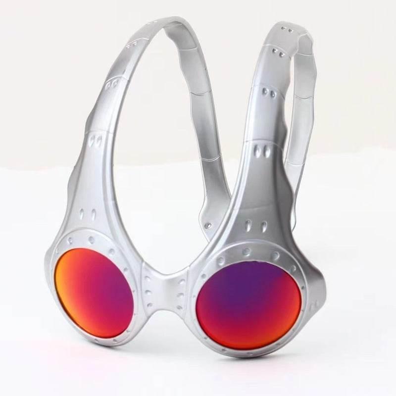 Steampunk Vision: Goggles of Tomorrow! Gear up for adventure with these awesome Silver Steampunk Goggles, blending Victorian style with futuristic flair. Stand - Estalios