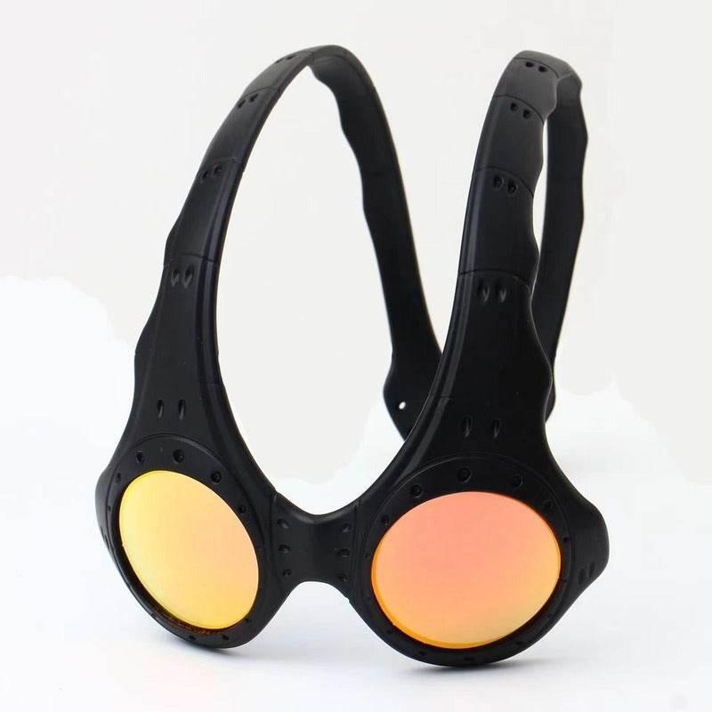Steampunk Vision: Goggles of Tomorrow! Gear up for adventure with these awesome Silver Steampunk Goggles, blending Victorian style with futuristic flair. Stand - Estalios