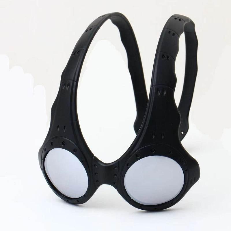 Steampunk Vision: Goggles of Tomorrow! Gear up for adventure with these awesome Silver Steampunk Goggles, blending Victorian style with futuristic flair. Stand - Estalios