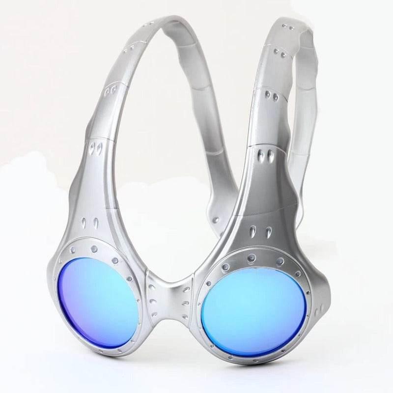 Steampunk Vision: Goggles of Tomorrow! Gear up for adventure with these awesome Silver Steampunk Goggles, blending Victorian style with futuristic flair. Stand - Estalios