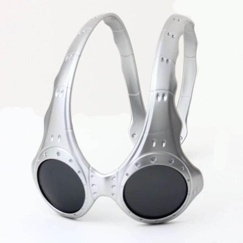 Steampunk Vision: Goggles of Tomorrow! Gear up for adventure with these awesome Silver Steampunk Goggles, blending Victorian style with futuristic flair. Stand - Estalios