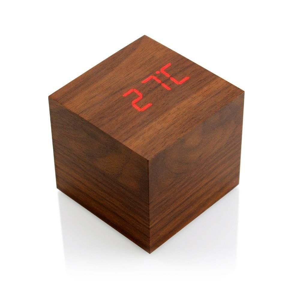 Unleash Time Style with the Bold Wooden Cube Clock - Estalios