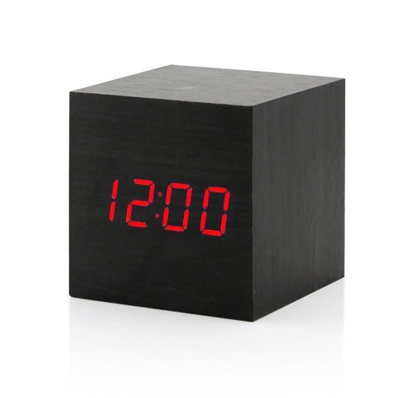 Unleash Time Style with the Bold Wooden Cube Clock - Estalios