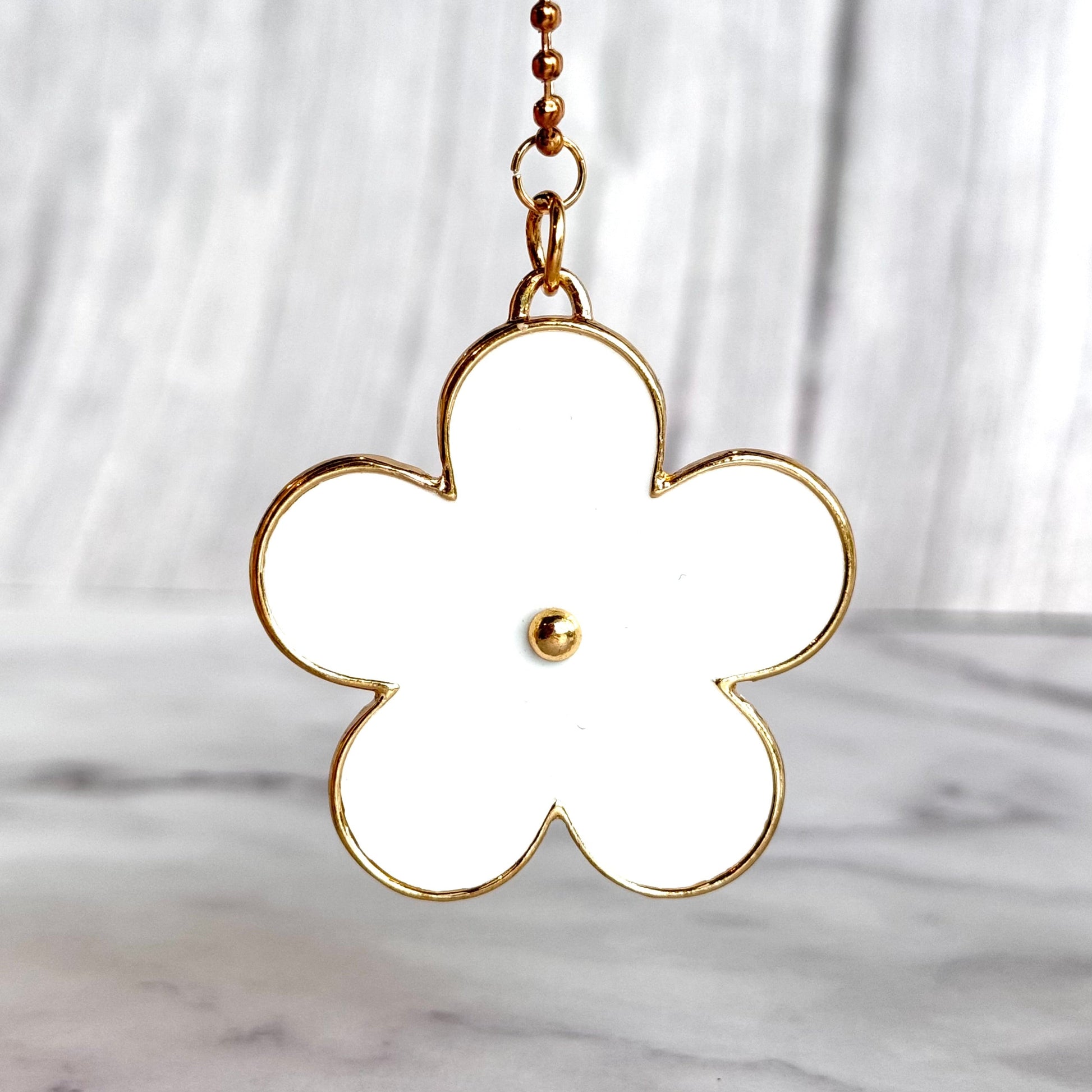 Personalized Daisy Charm – White Tumbler Accessory | For Customization