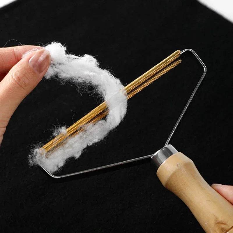 Portable Pet Hair Remover Brush for Easy Fabric Cleaning - Estalios