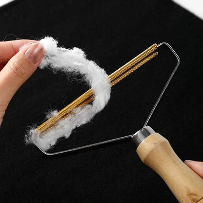 Portable Pet Hair Remover Brush for Easy Fabric Cleaning - Estalios