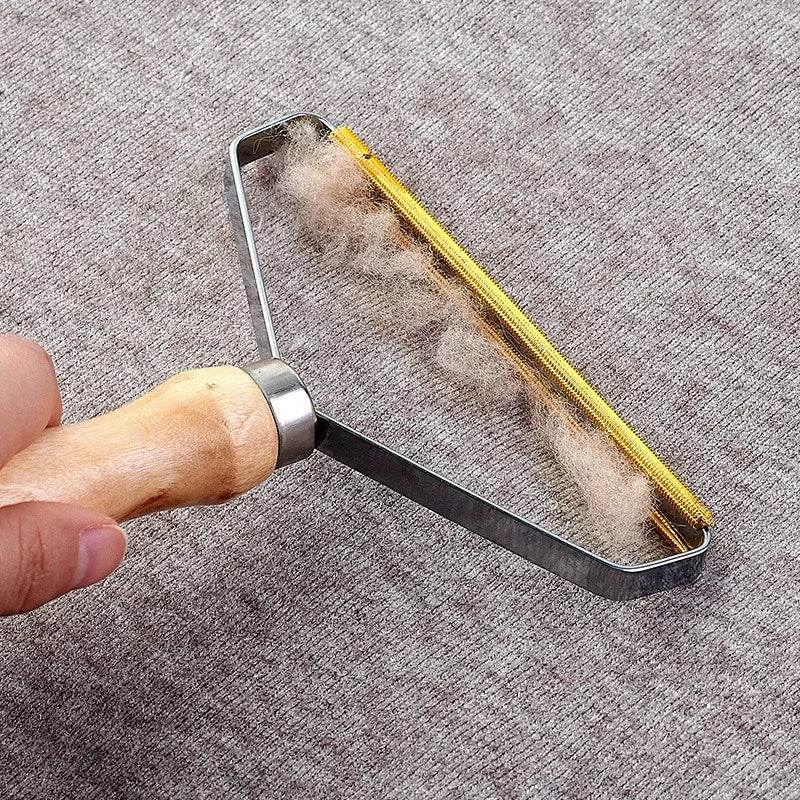 Portable Pet Hair Remover Brush for Easy Fabric Cleaning - Estalios