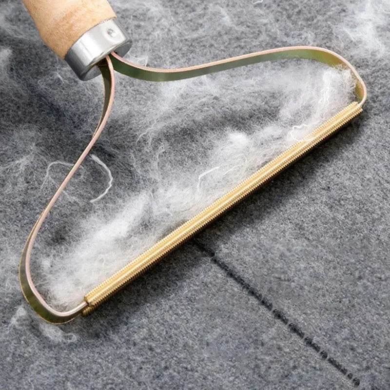 Portable Pet Hair Remover Brush for Easy Fabric Cleaning - Estalios