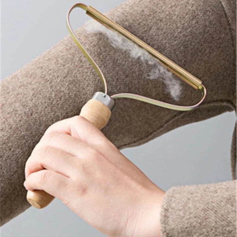 Portable Pet Hair Remover Brush for Easy Fabric Cleaning - Estalios