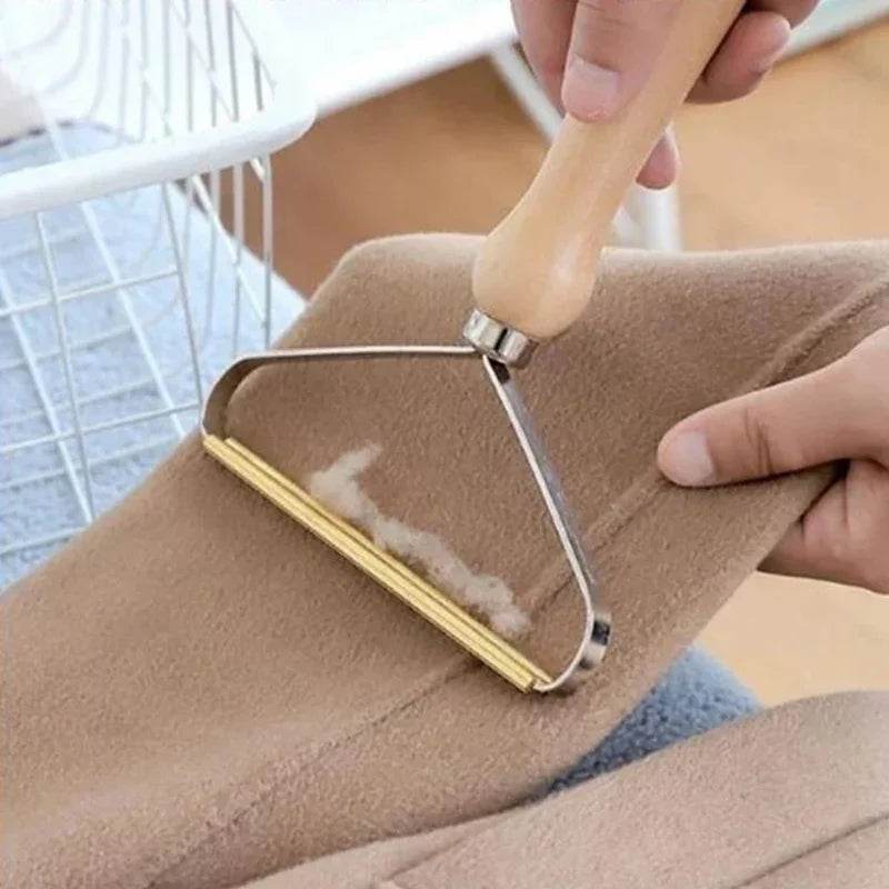 Portable Pet Hair Remover Brush for Easy Fabric Cleaning - Estalios