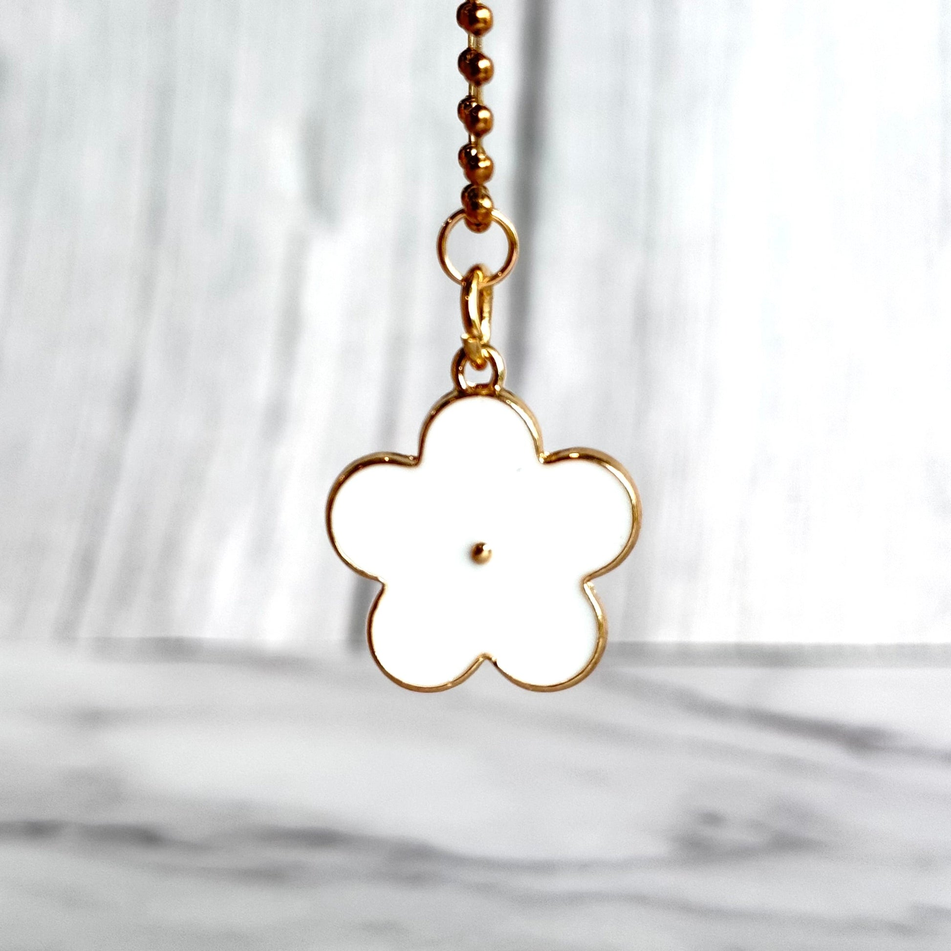 Personalized Daisy Charm – White Tumbler Accessory | For Customization
