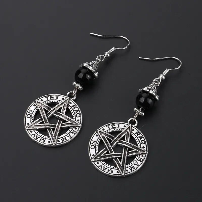 Pendientes colgantes de pentagrama de luna y sol de estilo gótico oscuro