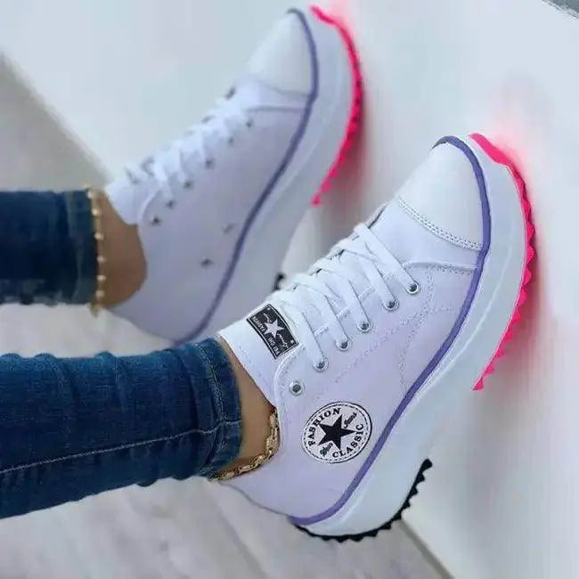 Light Green Platform Sneakers with Stylish Pattern Design - Estalios