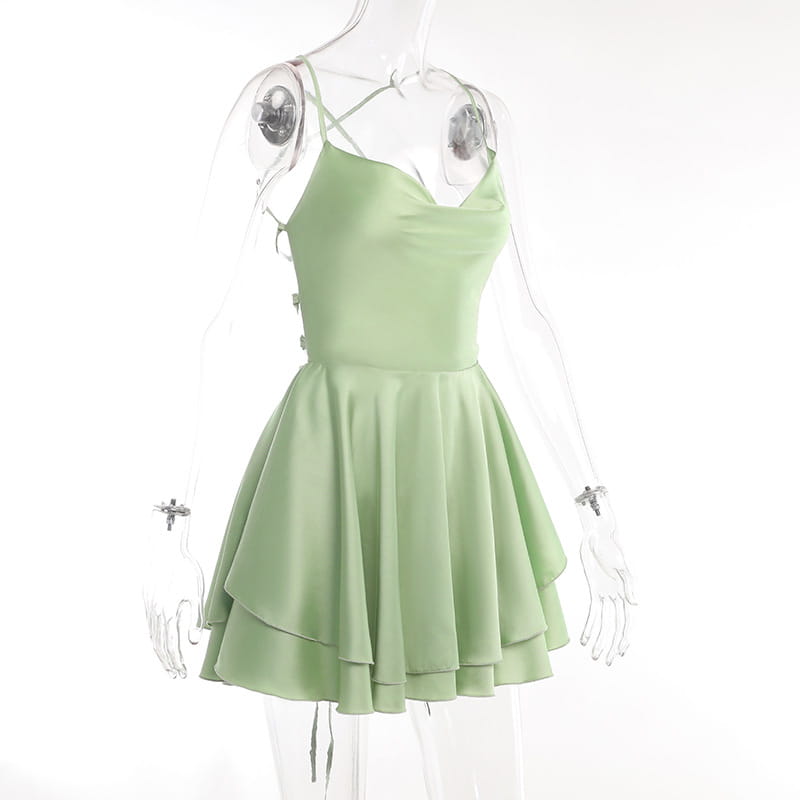 Vestido corto con espalda abierta y tirantes finos de Outfitgirl Fashion