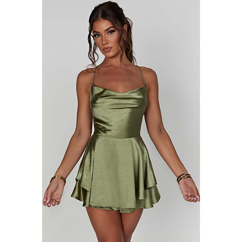 Vestido corto con espalda abierta y tirantes finos de Outfitgirl Fashion