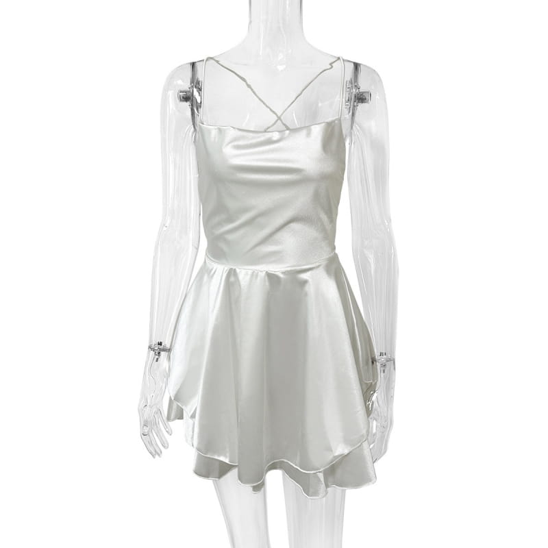 Vestido corto con espalda abierta y tirantes finos de Outfitgirl Fashion