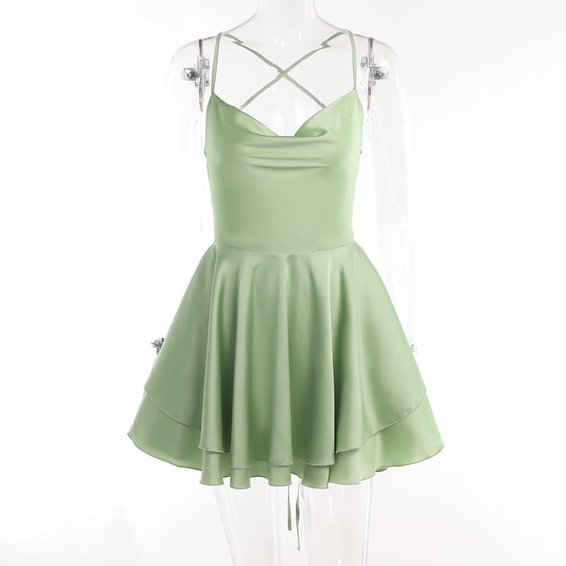 Vestido corto con espalda abierta y tirantes finos de Outfitgirl Fashion