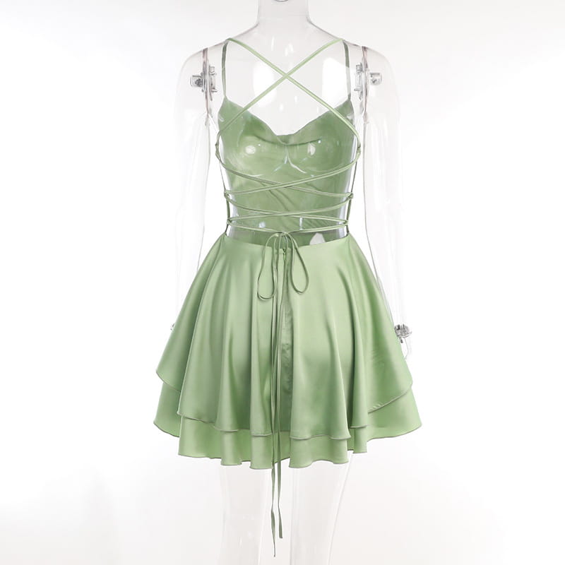 Vestido corto con espalda abierta y tirantes finos de Outfitgirl Fashion