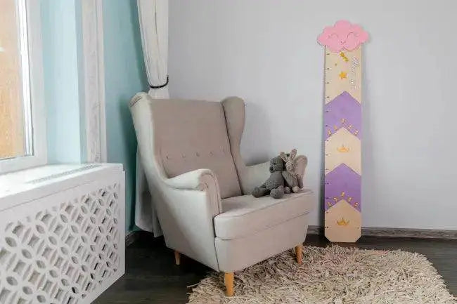 Princess Playroom Magic: Cozy Chair with Growth Charts - Estalios