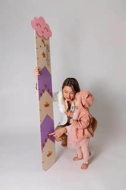 Princess Playroom Magic: Cozy Chair with Growth Charts - Estalios