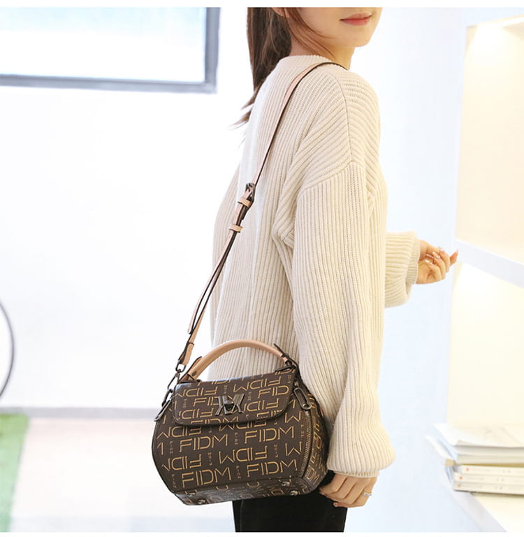 Simple Shoulder Messenger Bag Trendy Large Capacity Handbag