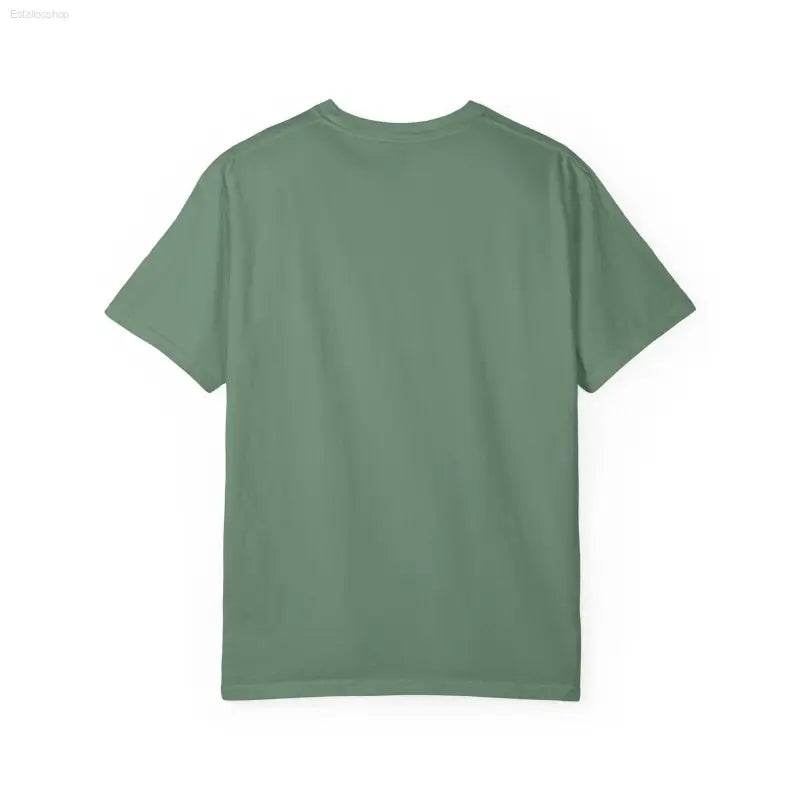 Green short-sleeved t-shirt.