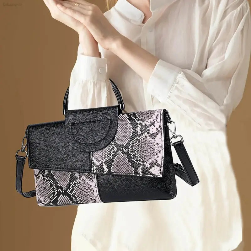 Chic Crocodile Pattern Crossbody Clutch - Perfect for Carnival & Mardi Gras Festivities - Estalios