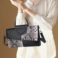 Chic Crocodile Pattern Crossbody Clutch - Perfect for Carnival & Mardi Gras Festivities - Estalios