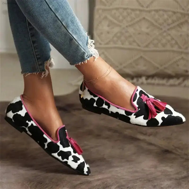 Chic Leopard Print Pointy Muller Shoes with Comfortable Slip - On Design for Fashionable Women Sizes 40 - 43 - EstaliosShop