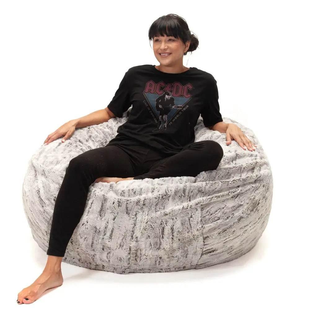 Cloud Nine: Cozy Chic Faux Fur Beanbag Bliss! Get Ready to Sink Into the Ultimate Relaxation with our Gray and White Faux Fur Beanbag Chair - Estalios