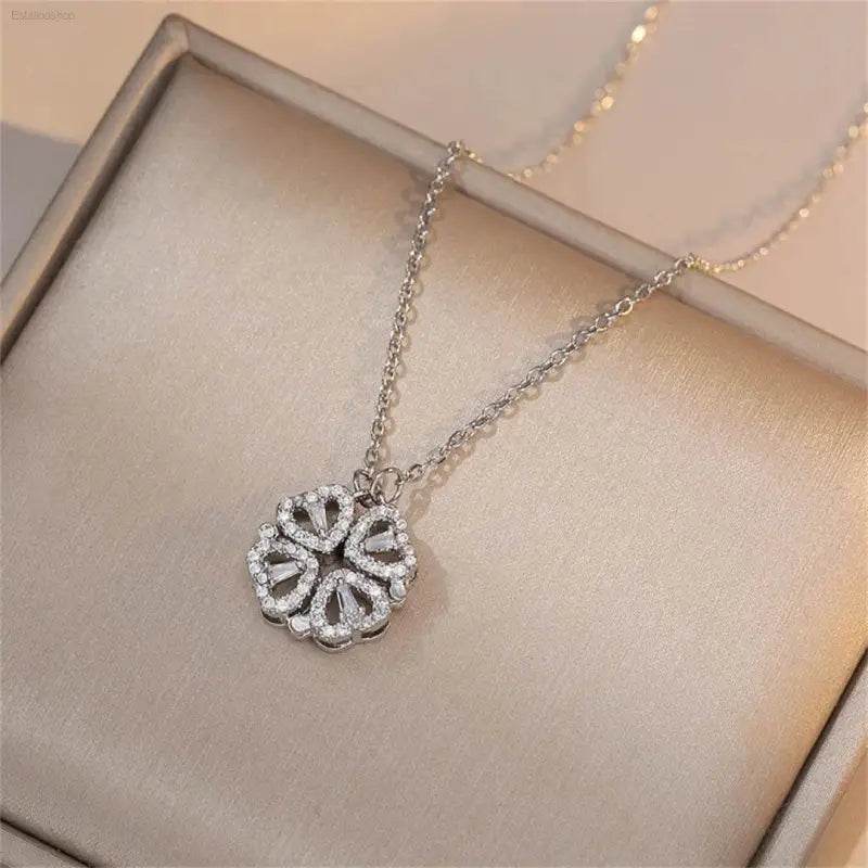 Fashion Retro Clover Heart Pendant Necklace for Women - Estalios