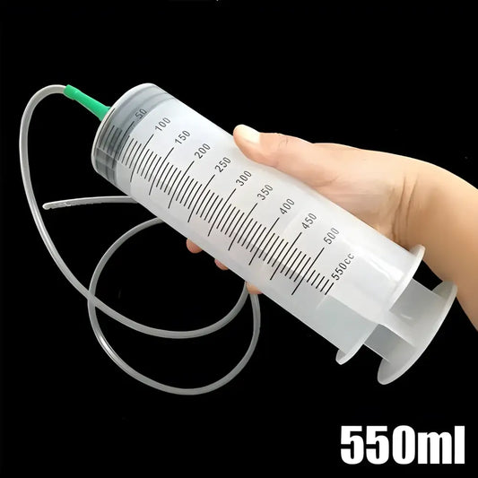 Large plastic syringe with tubing for easy use in 550ml large capacity syringes oil pump