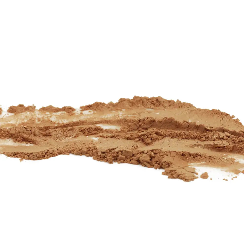 Loose brown powder for Gold Highlighter with Staying Power, a perfect mineral highlighter