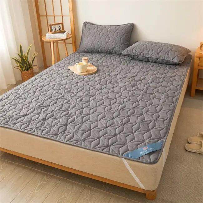 Gray Quilted Bedspread and Waterproof Mattress Protector Set for Ultimate Comfort - Estalios