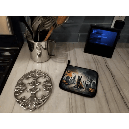 Hauntingly Cool Halloween Pot Holder for a Spooky Kitchen - Estalios