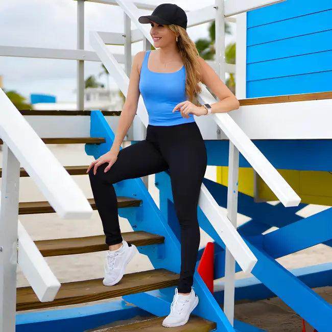 Empower Your Workout: Sleek Black Sports Bra and Leggings - Estalios