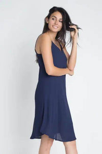 Navy Flowy Sleeveless Slip Dress for Casual Summer Style - Estalios